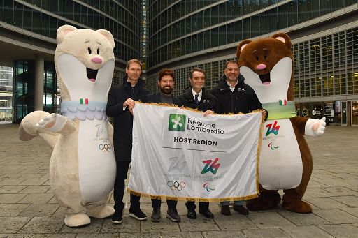 Milano Cortina, le due mascotte Tina e Milo a Palazzo Lombardia