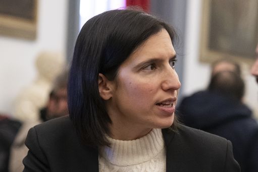 Manganellate agli studenti, Schlein: dalla destra una strumentalizzazione becera