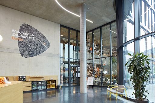 L’utile di Zalando balza a 83 mln nel 2023, Borsa premia attese di crescita