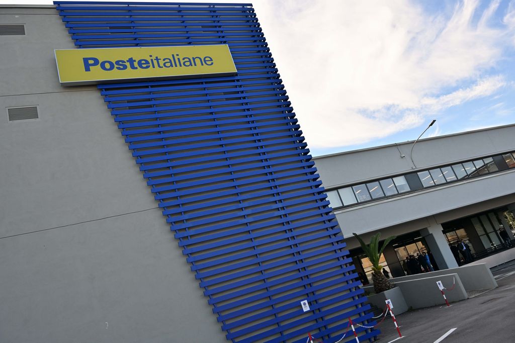 Poste, Del Fante: consegnati i primi 10 passaporti