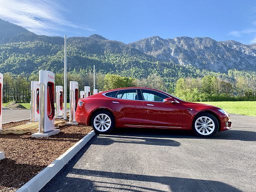 Tesla taglia prezzi causa calo vendite, timori per lancio in India