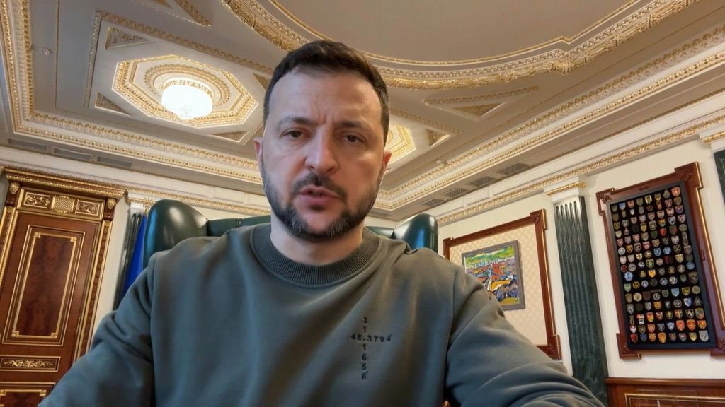 Zelensky: 34 missili russi sull’Ucraina, intercettati in parte. Ci serve una difesa aerea
