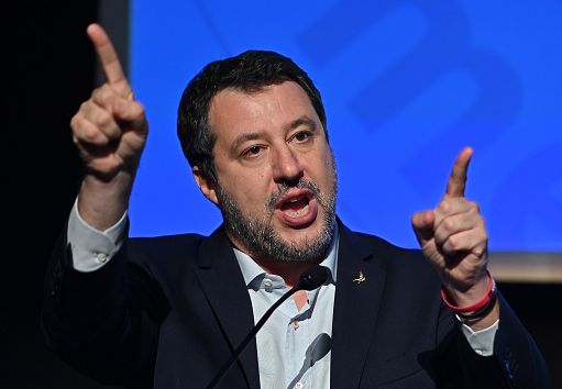 Salvini va avanti nonostante i malumori leghisti: martedì presenta il suo libro a Roma con Vannacci