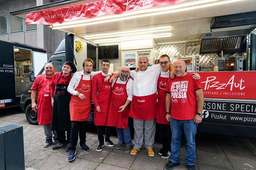 PizzAut cresce: con PizzAutoBus porta lavoro inclusivo in giro per l’Italia
