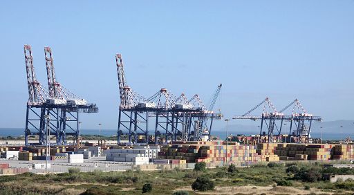 Istat: a marzo flessione per export e crescita import