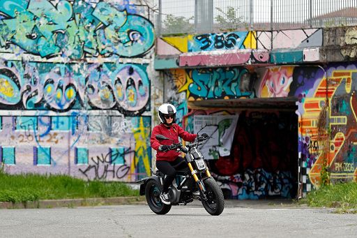 Bmw CE O2, lo scooter elettrico o eParkourer pensato per la città
