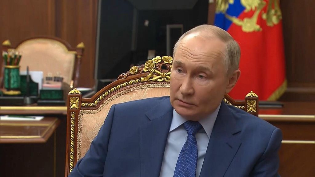 Ucraina, Putin delegittima Zelensky: negoziati? Sì, ma con chi?