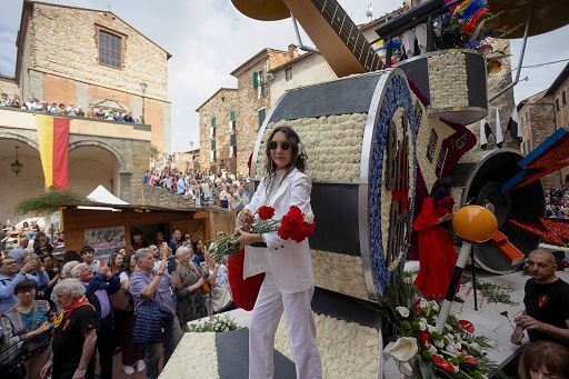 Maggiolata a Lucignano, Il Grifo d’Oro è giallorosso