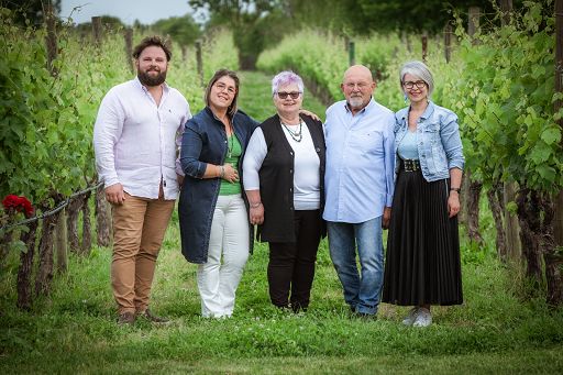 Vino, Cascina Maddalena di Sirmione festeggia i suoi primi 100 anni