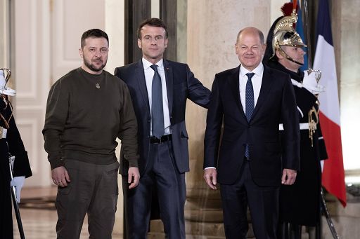 La Germania cambia idea: Kiev può usare le armi oltre confine