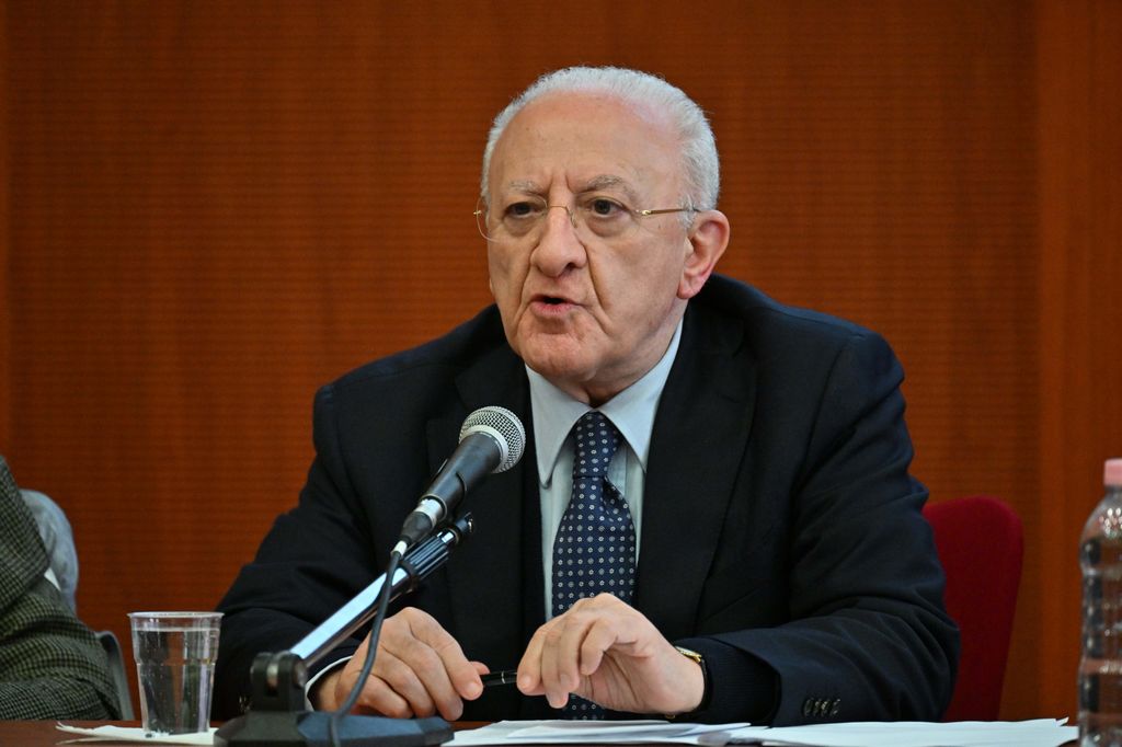 Governo, De Luca: Meloni presidente del Consiglio a sua insaputa