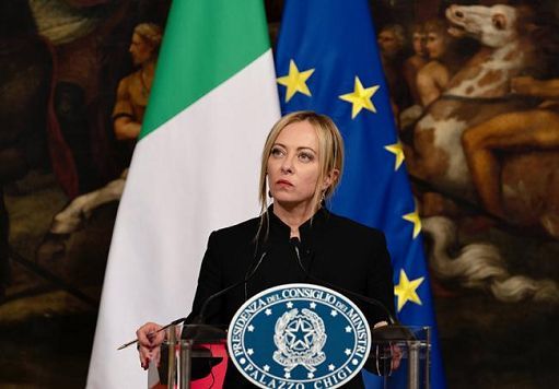 La denuncia di Meloni: c’è la mafia dietro i “flussi in apparenza regolari” dei migranti