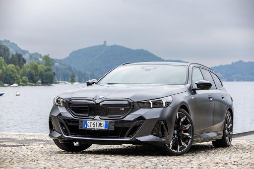 Bmw Serie 5 Touring, più spaziosa e con gamma motori completa