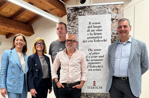 La firma aromatica dei vini Tedeschi: 7 anni di ricerca in un libro