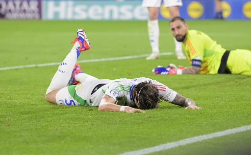 Calcio, la Spagna domina ma vince 1-0 con autogol di Calafiori