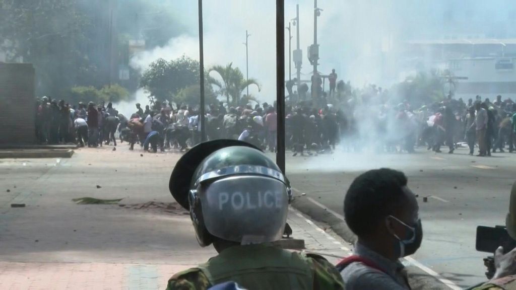 Kenya, manifestanti irrompono in Parlamento: almeno 10 morti