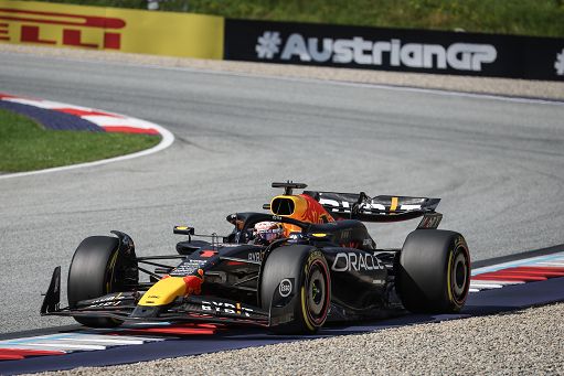Formula1, Verstappen domina anche le qualifiche: pole in Austria