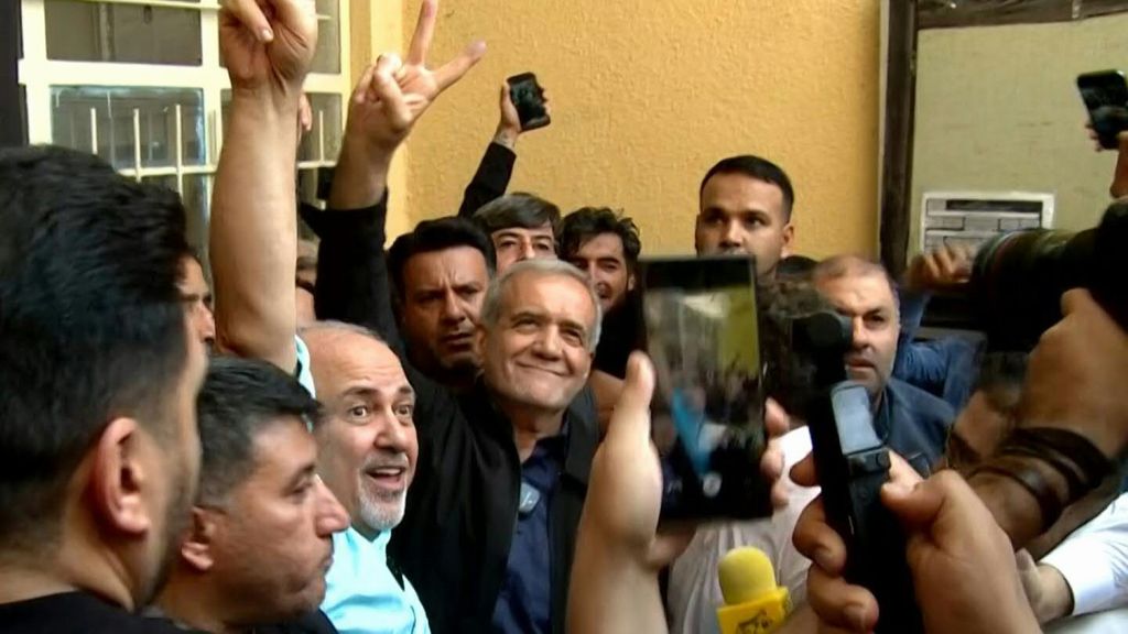 Il candidato riformista Massoud Pezeshkian vince le presidenziali in Iran