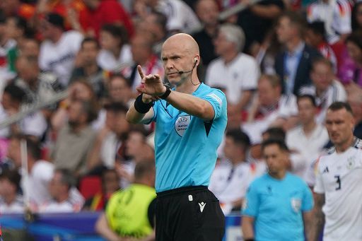 Europei, i tedeschi contro l’arbitro Taylor: petizione per farlo radiare