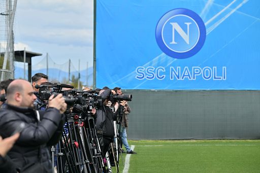 A Napoli comincia l’era Conte, squadra e staff in raduno