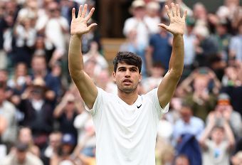 Tennis, Alcaraz vince Wimbledon, battuto Djokovic in tre set