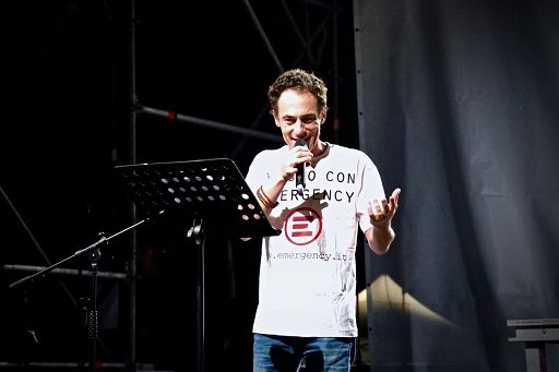 Emergency, “La guerra com’è”: spettacolo con Elio Germano e Teho Teardo