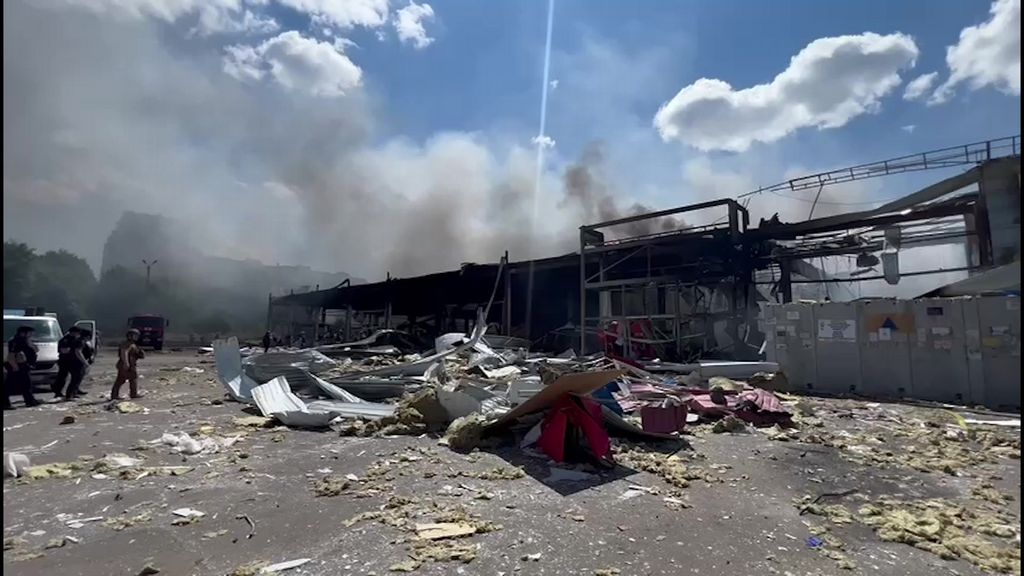 Attacco russo contro supermercato in Ucraina, sale a 9 numero morti