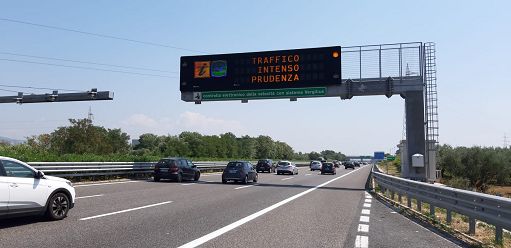 Traffico intenso ma regolare nel weekend di bollino nero
