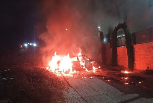 Cisgiordania, coloni israeliani attaccano villaggio palestinese