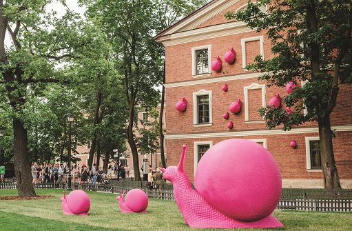 Vino, il collettivo Cracking Art al Barbera d’Asti Wine Festival