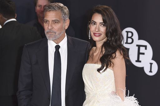 Russia mette al bando la fondazione di George e Amal Clooney