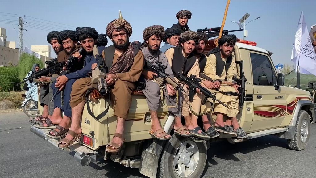 Le donne in Afghanistan non possono più parlare, cantare, dire poesie in pubblico