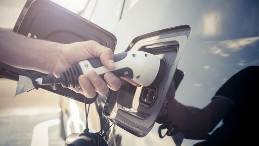 Auto, nei 7 mesi crescono vendite bev e phev premium in Europa