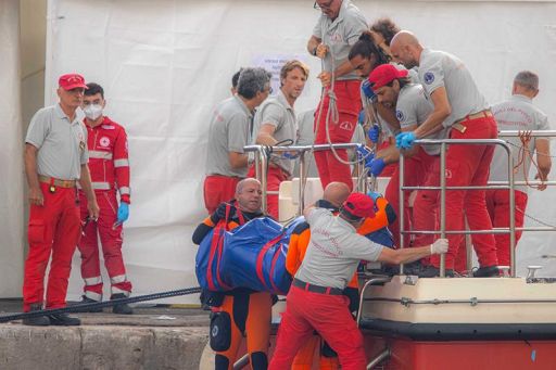 Naufragio Palermo, comandante del Bayesian ha lasciato l’Italia