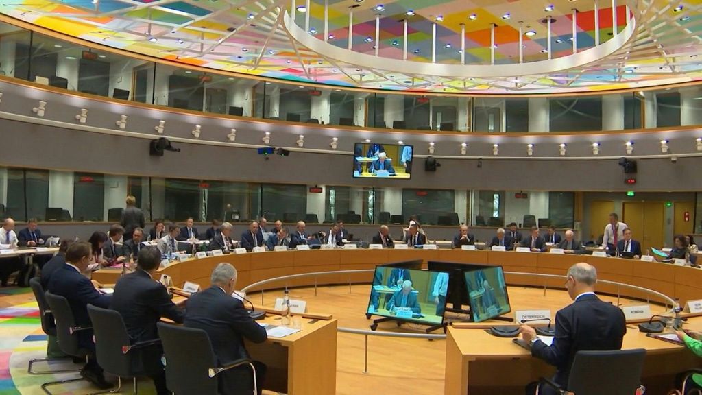 Ue, Borrell chiede di togliere a Kiev limiti all’uso delle armi in Russia, si apre il fronte del no