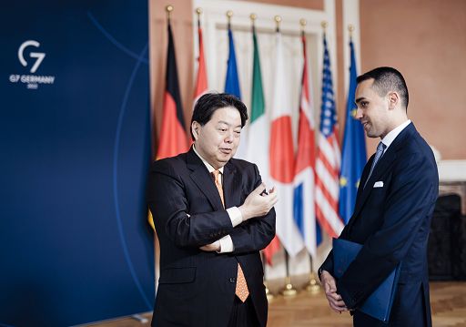 Giappone, portavoce del governo si candida come prossimo premier