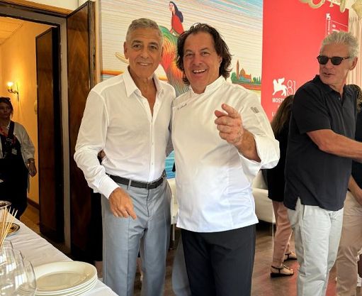 Lo chef Tino Vettorello con George Clooney e Brad Pitt