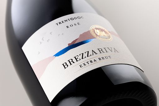 Cantina di Riva lancia “Brezza Riva Rosé 2021 Trentodoc Extra Brut”