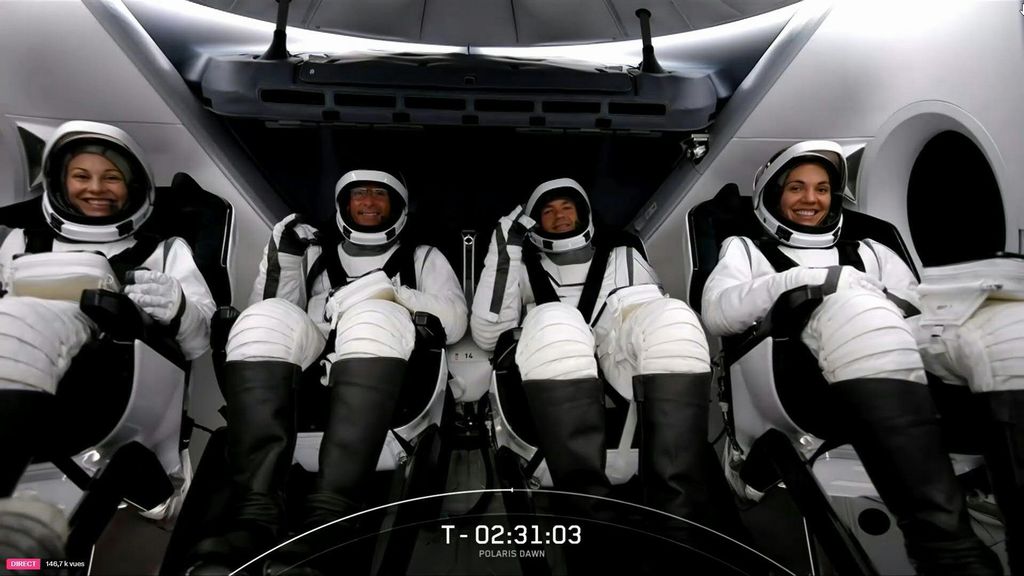 Decollata SpaceX Polaris Dawn: a bordo i 4 che faranno la prima passeggiata spaziale “privata”
