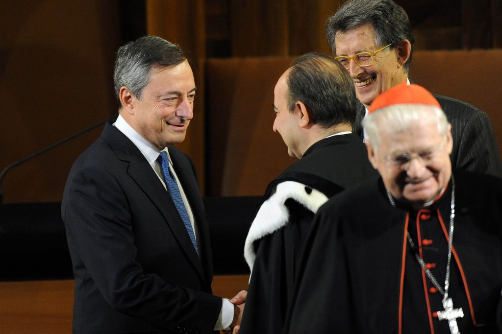 Draghi: chi paga meno le donne sa che va contro la Costituzione?