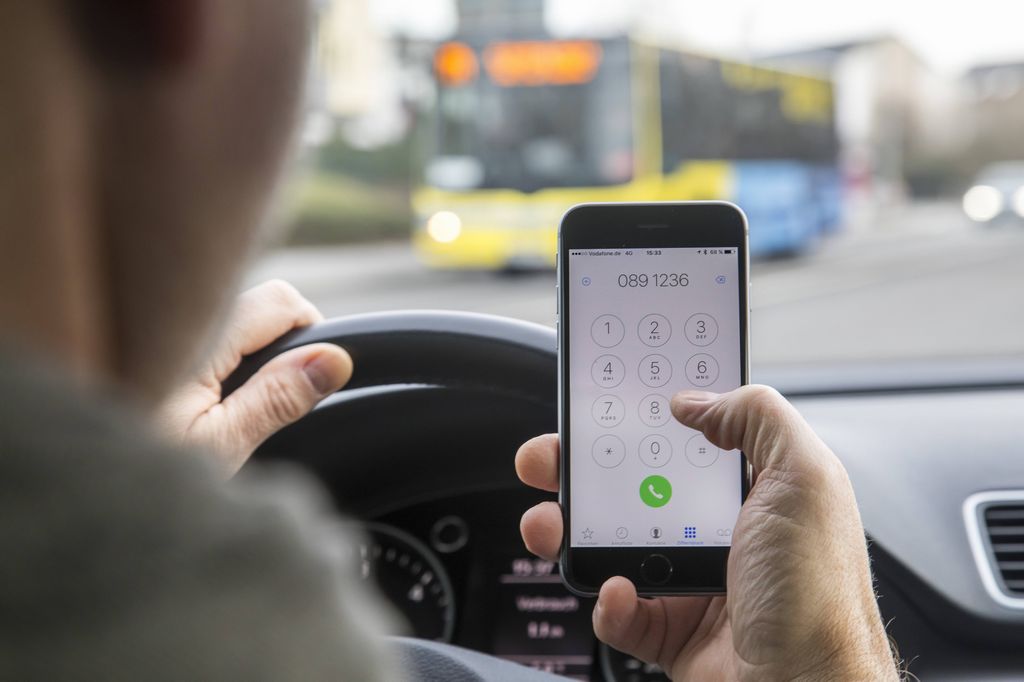 Ddl sicurezza, per extra-ue stop telefono senza permesso soggiorno
