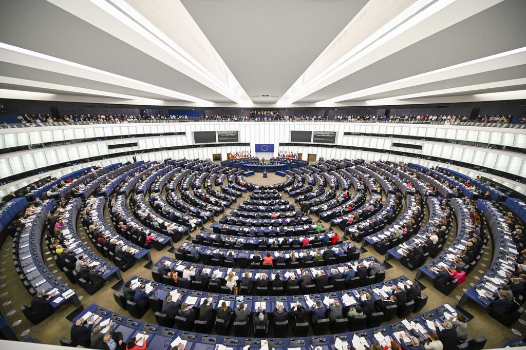 Europarlamento: togliere restrizioni a uso armi fornite a Ucraina