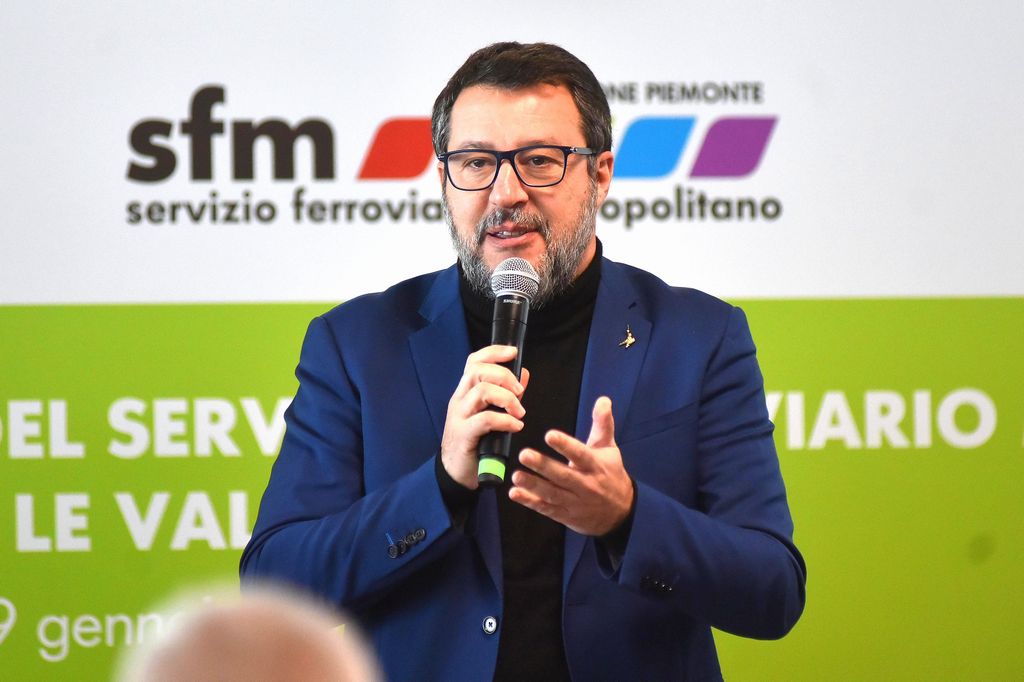 Treni, Salvini: errore di un’impresa privata, ne risponderà
