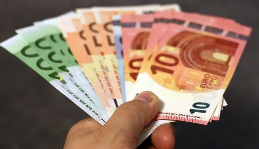 Inps: nel settore privato maschi guadagnano 8mila euro in più delle donne