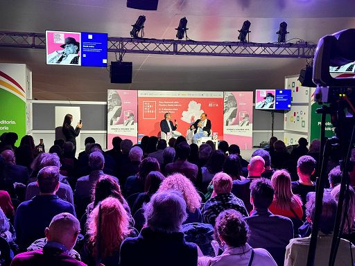 Rai Libri: l’abbraccio di “Più Libri Più Liberi” a Renzo Arbore