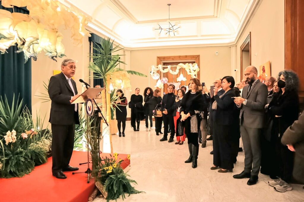 Manalo sostiene il design e la cultura filippina a Roma