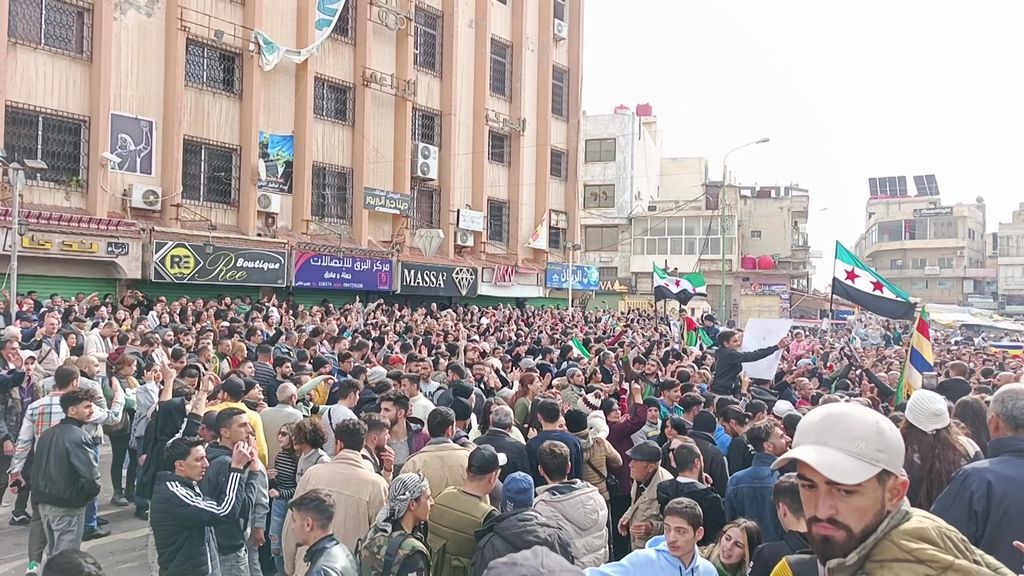 Damasco è caduta, Assad è fuggito a Mosca: “Ora la Siria è libera”