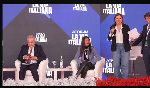 Maiorino (M5S) ad Atreju: “Da governo persecuzione verso coppie gay”. Coro di fischi