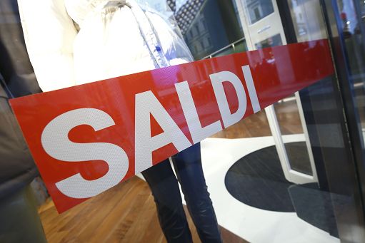 Saldi al via, l’Unione consumatori stima sconti più bassi rispetto al 2024