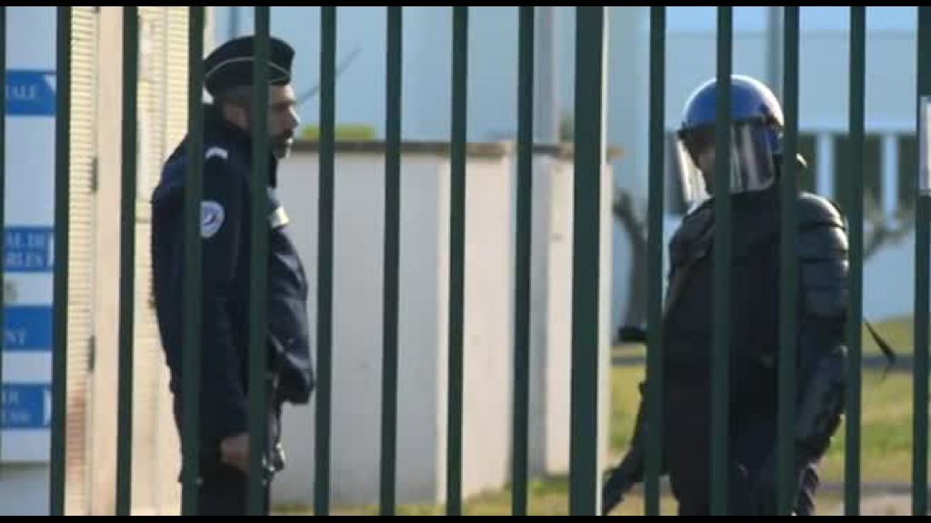 Detenuto prende 5 in ostaggio nel carcere di Arles, poi si arrende